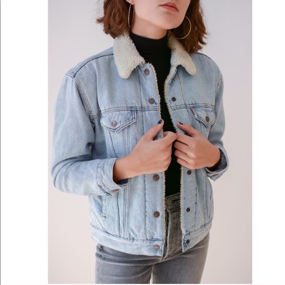 NWT Ex-Boyfriend Sherpa Trucker Jacket Light Wash - Picture 3 of 16